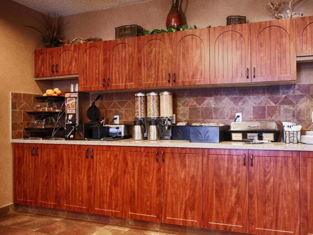 Best Western Diamond Inn Three Hills Eksteriør billede