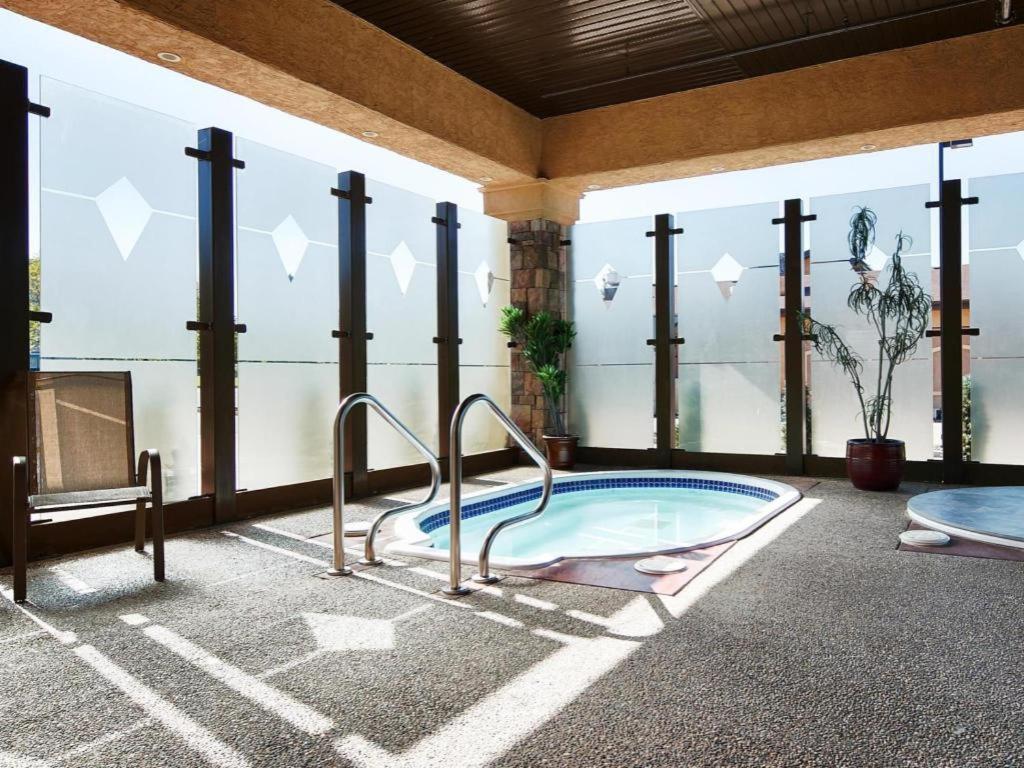 Best Western Diamond Inn Three Hills Eksteriør billede